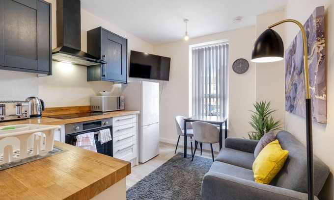 Wednesbury Apartment | 1 & 2 Bedroom Apartments by 12Stay