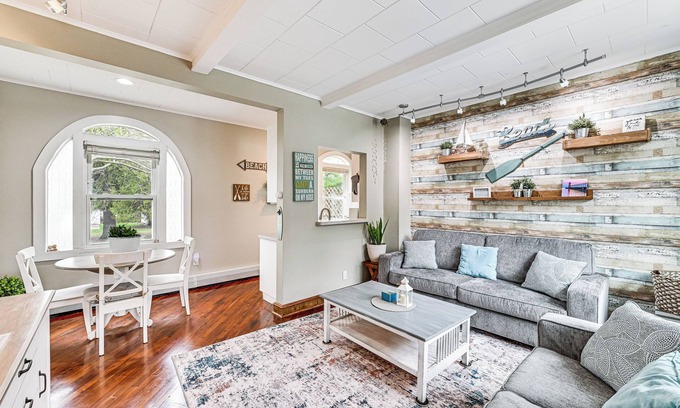 South Haven Condo | 1/2 Mi to Beach & Lake Michigan: Condo w/Pool!