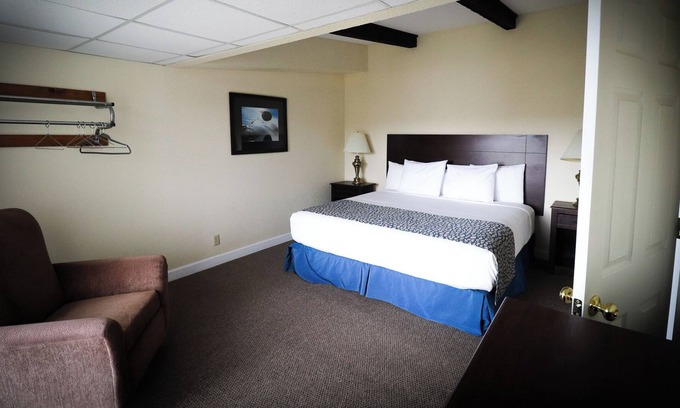 Kimberling City Condo | 1 - BD Economy Suite Walk-in Level 211