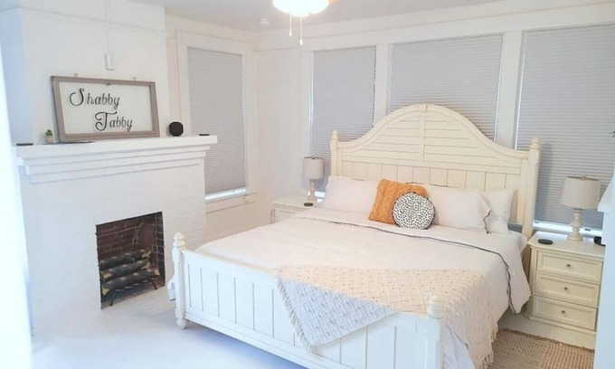 Hot Springs Apartment | 1 bdrm upstairs unit near downtown w/free