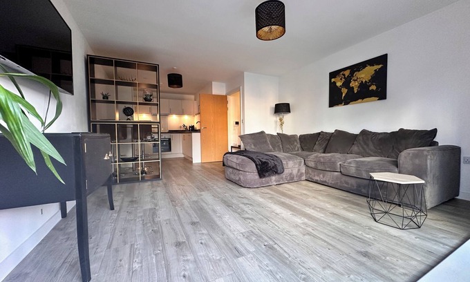 Crawley Apartment | 1 -bed Apartment Close to Gatwick Airport