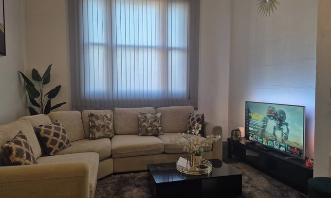 Wolverhampton Apartment | 1 Bed Apartment - Sleeps 4 - City Centre