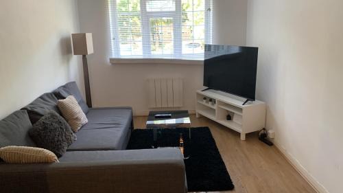 Copers Cope Apartment | 1 bed Flat Service Apartment Beckenham with Free Parking