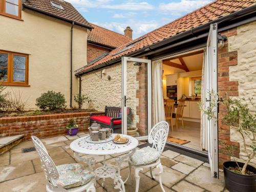 Eleighwater House | 1 Bed in Chard 91135
