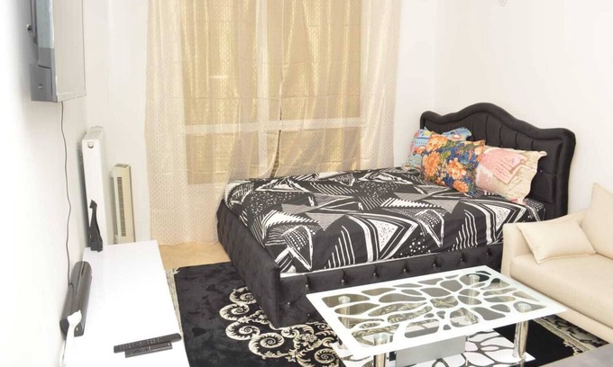 Bobigny Apartment | 1 Bed Studio Sleeps 2 - Pets Ok - Tv & WiFi