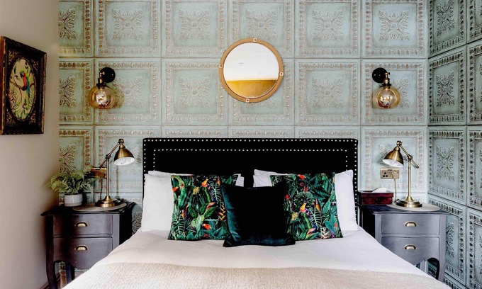 Cobham Apartment | 1 Bed Studio Sleeps 2 -Patio -Garden -Dogs Ok