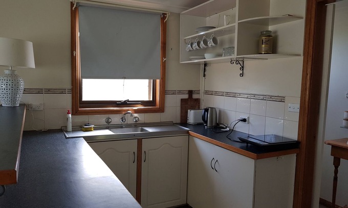 Mildura South Cottage | 1 Bedrm Self contained cottage next to vines. Relaxed and quiet atmosphere. nn