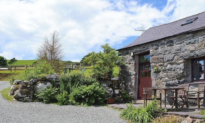 Pentrefelin Cottage | 1 bedroom accommodation in near Criccieth