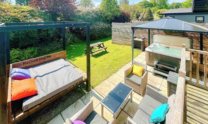 Raywell Ski Chalet | 1 bedroom accommodation in Raywell, Beverley