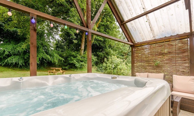 Newcastle Emlyn Cottage | 1 bedroom accommodation in Cwm-Morgan