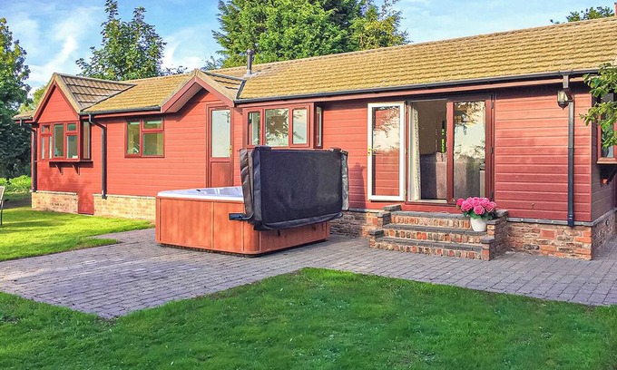 Scawton Ski Chalet | 1 bedroom accommodation in Easingwold