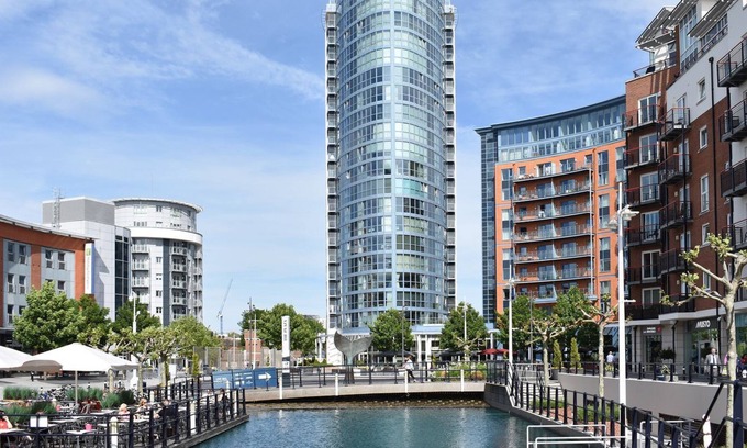 Portsmouth Cottage | 1 bedroom accommodation in Gunwharf Quays, near Portsmouth