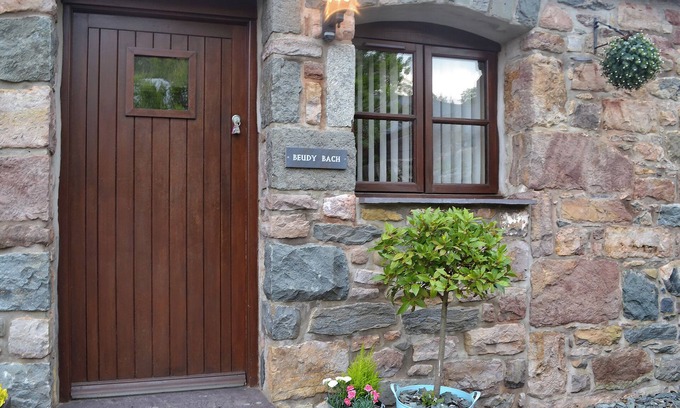 Bont Newydd Cottage | 1 bedroom accommodation in Caernarfon