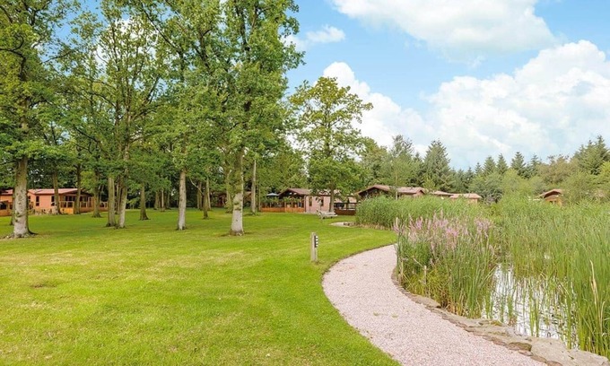 Congleton Ski Chalet | 1 bedroom accommodation in Eaton, Congleton