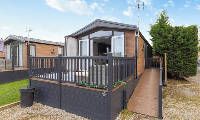 Congleton Ski Chalet | 1 bedroom accommodation in Eaton, Congleton