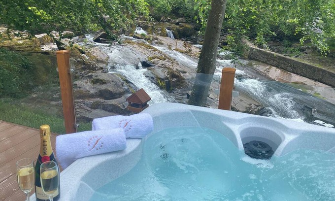 Bethesda Ski Chalet | 1 bedroom accommodation in Snowdonia