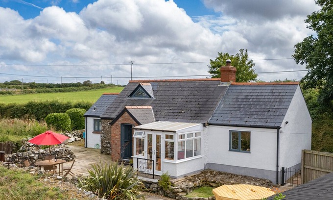 Goodwick Cottage | 1 bedroom accommodation in Strumble Head, near Fishguard