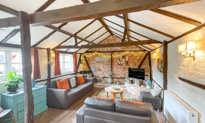 Lowestoft Cottage | 1 bedroom accommodation in Oulton Broad, near Lowestoft