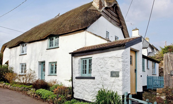 Dawlish Cottage | 1 bedroom accommodation in Holcombe, Teignmouth