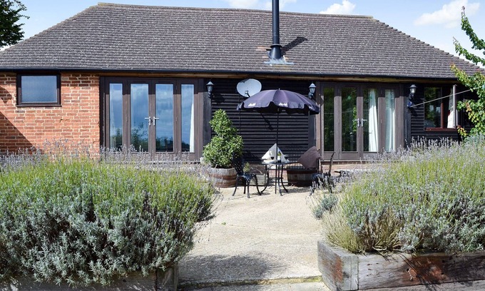 Battle Cottage | 1 bedroom accommodation in Netherfield, near Battle