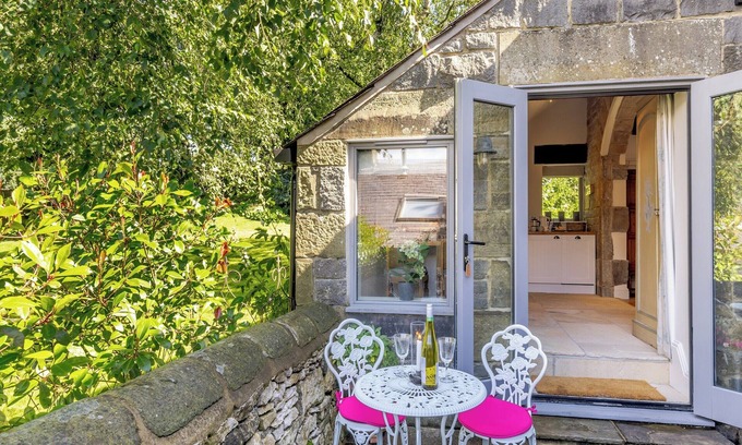 Litton Cottage | 1 bedroom accommodation in Wheston, near Tideswell