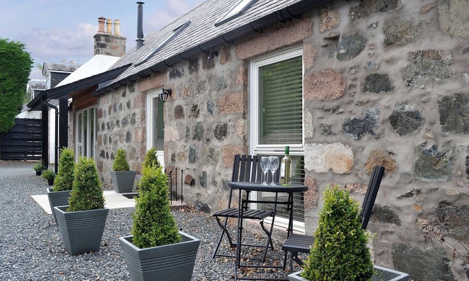 Insch Cottage | 1 bedroom accommodation in Oyne, near Inverurie