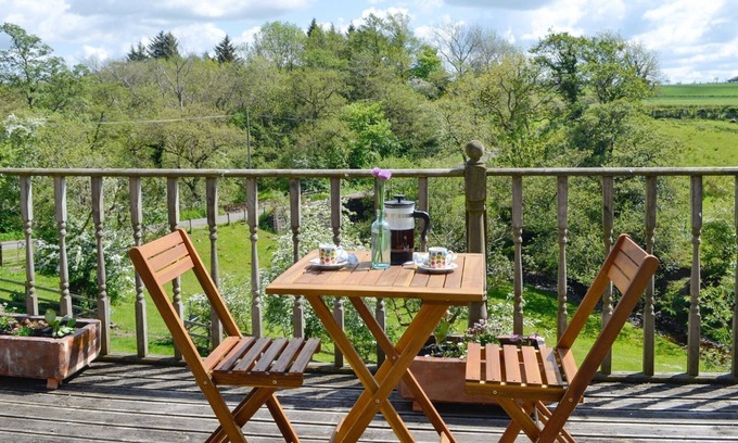 Wing Cottage | 1 bedroom accommodation in Roweltown, near Brampton