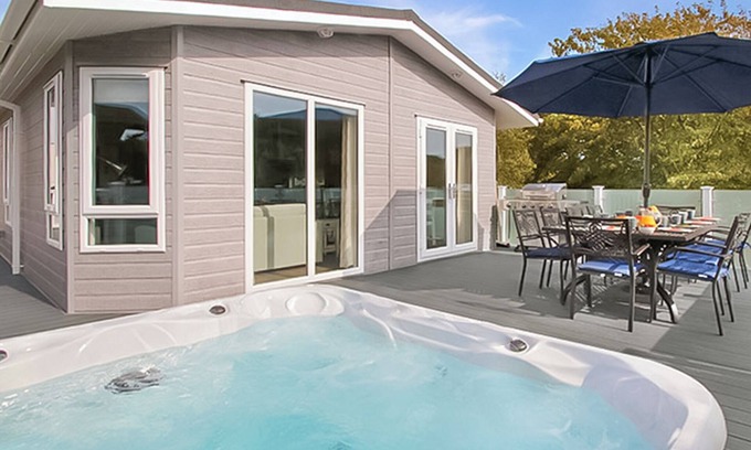 New Forest District Ski Chalet | 1 bedroom accommodation in Milford-on-Sea, Nr Lymington
