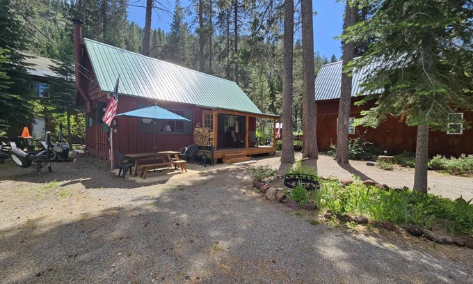 Donner Lake Woods Cabin | 1 bedroom and loft, 1 bath, sleeps 4, Donner Lake West End DLR#110