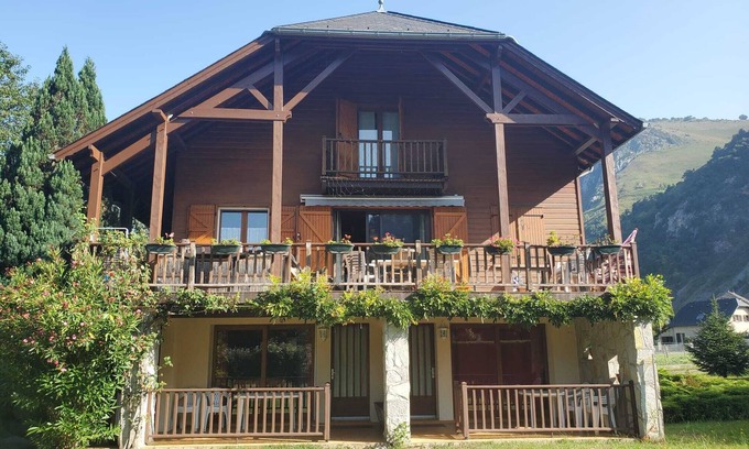 Aste-Beon Apartment | 1-bedroom apartment in a mountain chalet, sleeps up to 4 people