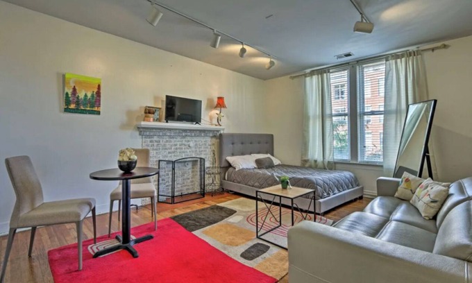 Italian Village Apartment | 1-bedroom apartment just a 16-minute walk to Nationwide Arena
