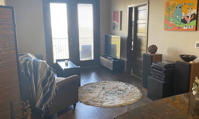 Dawson Apartment | 1-Bedroom Apartment with Excellent Location and Downtown Views