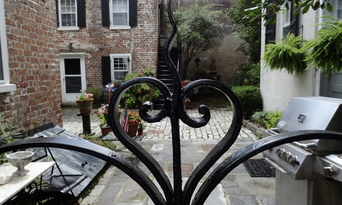 South of Broad Cottage | 1 Bedroom Cottage in the Old Historic District. Free Street Parking.