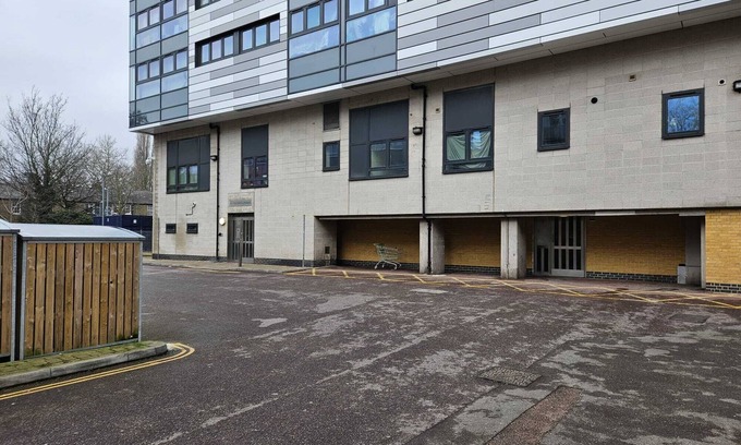 St. Mary's Park Apartment | 1 bedroom flat in Battersea