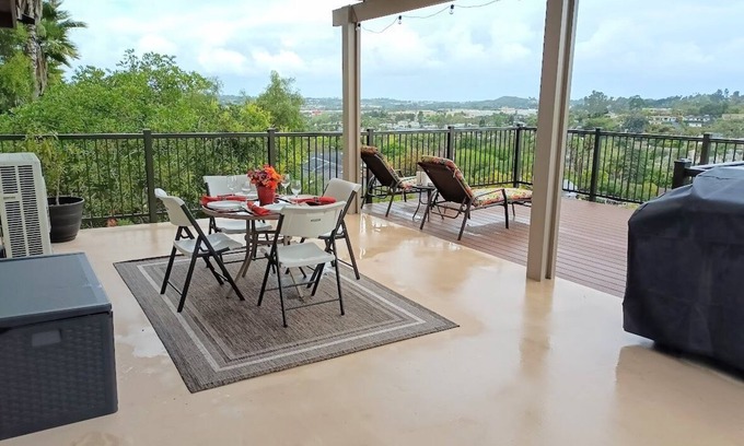 Vista House | 1-bedroom guesthouse with a beautiful view and gorgeous sunsets.