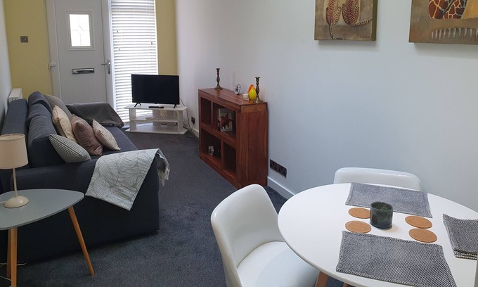 Bridge of Allan House | 1 bedroom - heart of Bridge of Allan - parking