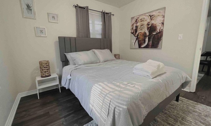 Central Oklahoma City Apartment | 1 bedroom house near the Zoo