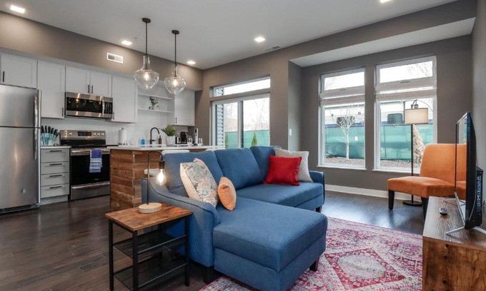 Ohio City Apartment | 1 Bedroom Luxury Condo 10 Minutes from First Energy Stadium D4