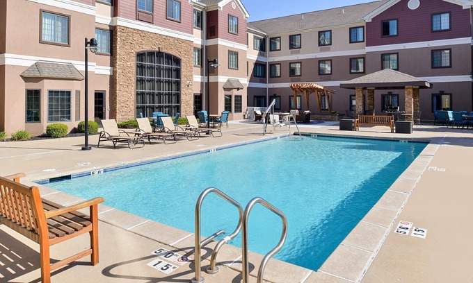 O'Fallon Condo | 1 Bedroom | Pool & Gym. Free Breakfast
