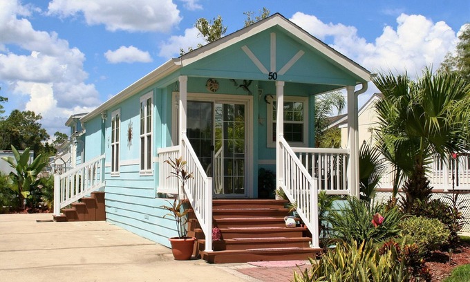 Kissimmee Cottage | 1 bedroom, private laundry in resort with a pool near Disney! Kissimmee