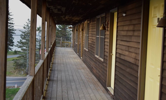 Brooklin Hotel | 1 bedroom private vacation home in brooklin