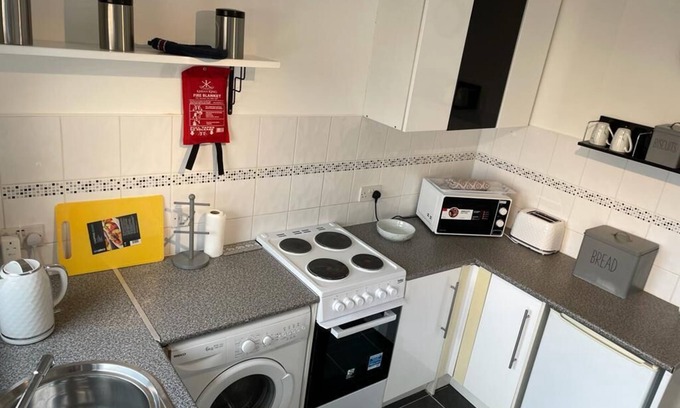 Glasgow Ski Chalet | 1- Bedroom Semi-detached Chalet Uddingston Glasgow