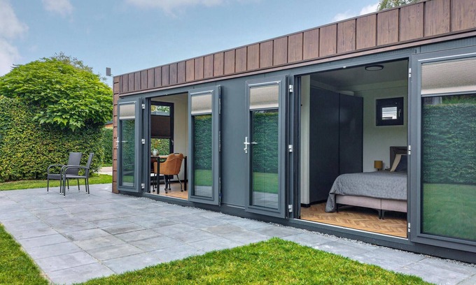 Heinkenszand House | 1 bedroom stunning home in Heinkenszand