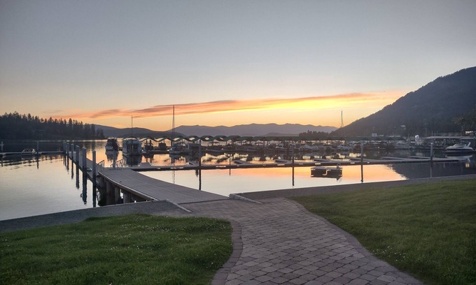 Hope Condo | 1 Bedroom with Mountain View