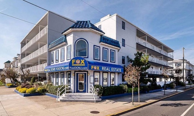 North End Condo | 1 BLOCK FROM THE BEACH/BOARDWALK! 1BR 1BATH-SLEEPS 6; PARKING, WIFI, BEACH TAGS