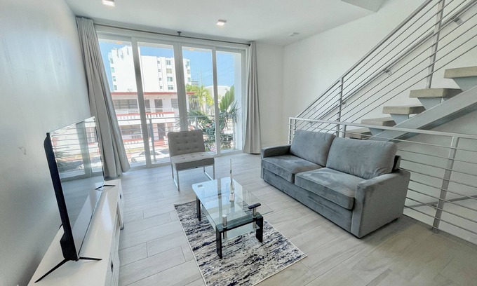 North Beach House | *1 Block to the Beach* Private Hot Tub* Rooftop Terrace*