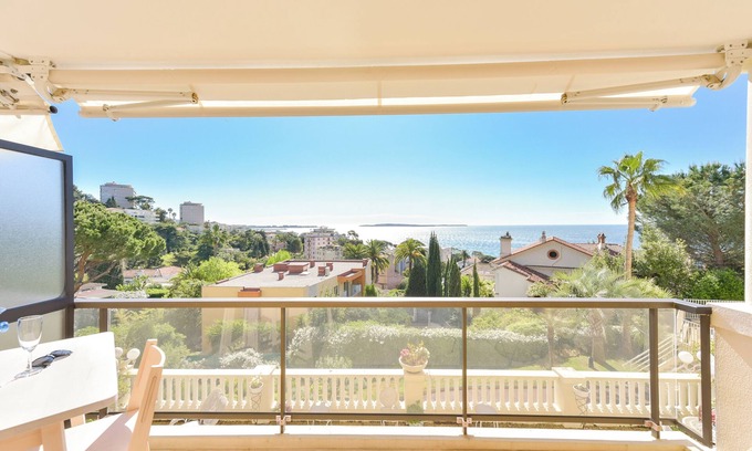 Cannes La Bocca Apartment | 1-Br. apartment, calm, sea view, pool and parking garage