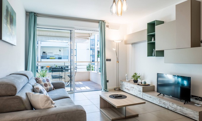 Pointe Croisette Apartment | 1-Br. apartment in Palm Beach, swimming pool