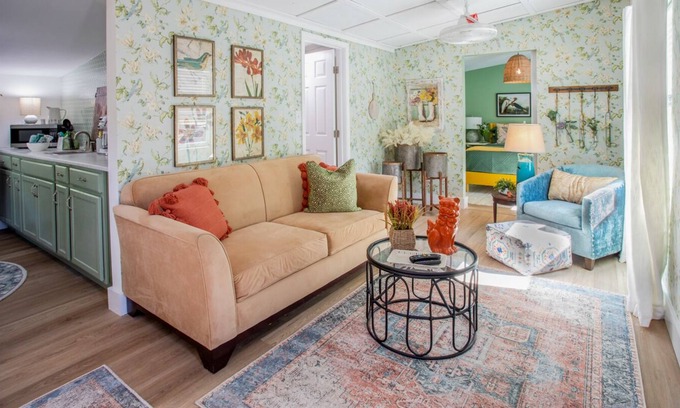 Navarre Cottage | 1 BR Quaint Beachy Bungalow