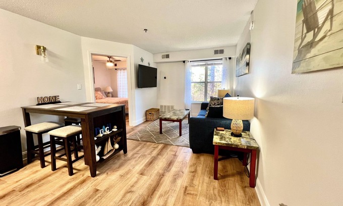 Sandestin Condo | 1 BR Walk to Shops, pool & Restaurants, 5 min to Beautiful Beaches! Full Kitchen